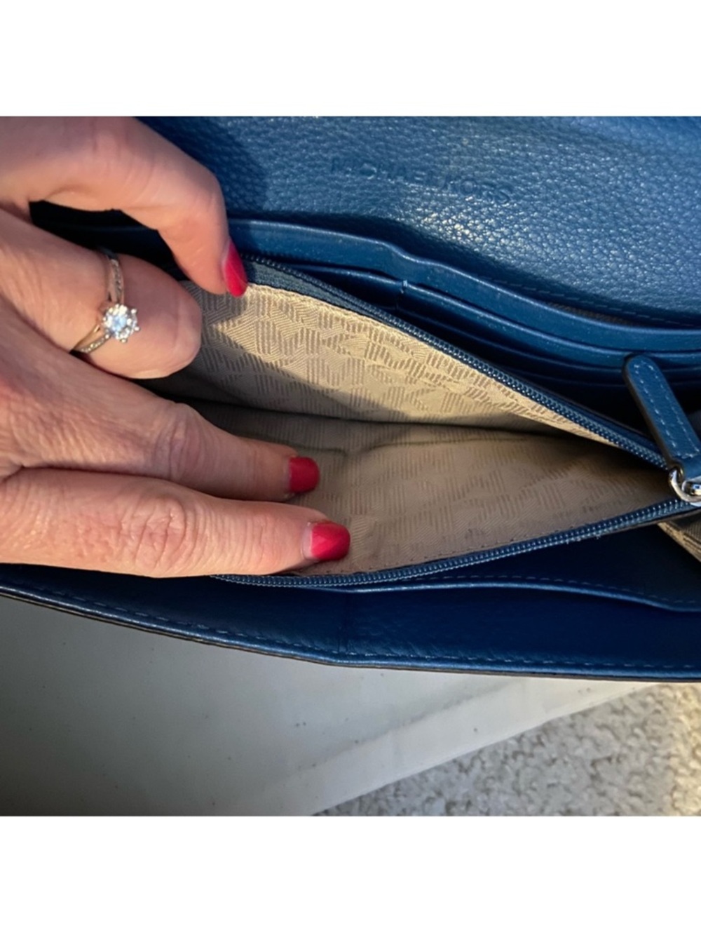 Michael Kors, Fulton Carryall Leather Flap Wallet with dust bag - Picture 5 of 7